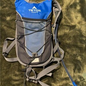 TETON Sports Blue Hydration Backpack NWT